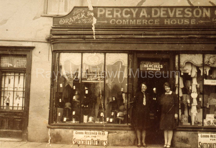 picture of Deveson's Draper and Milliners in 1926